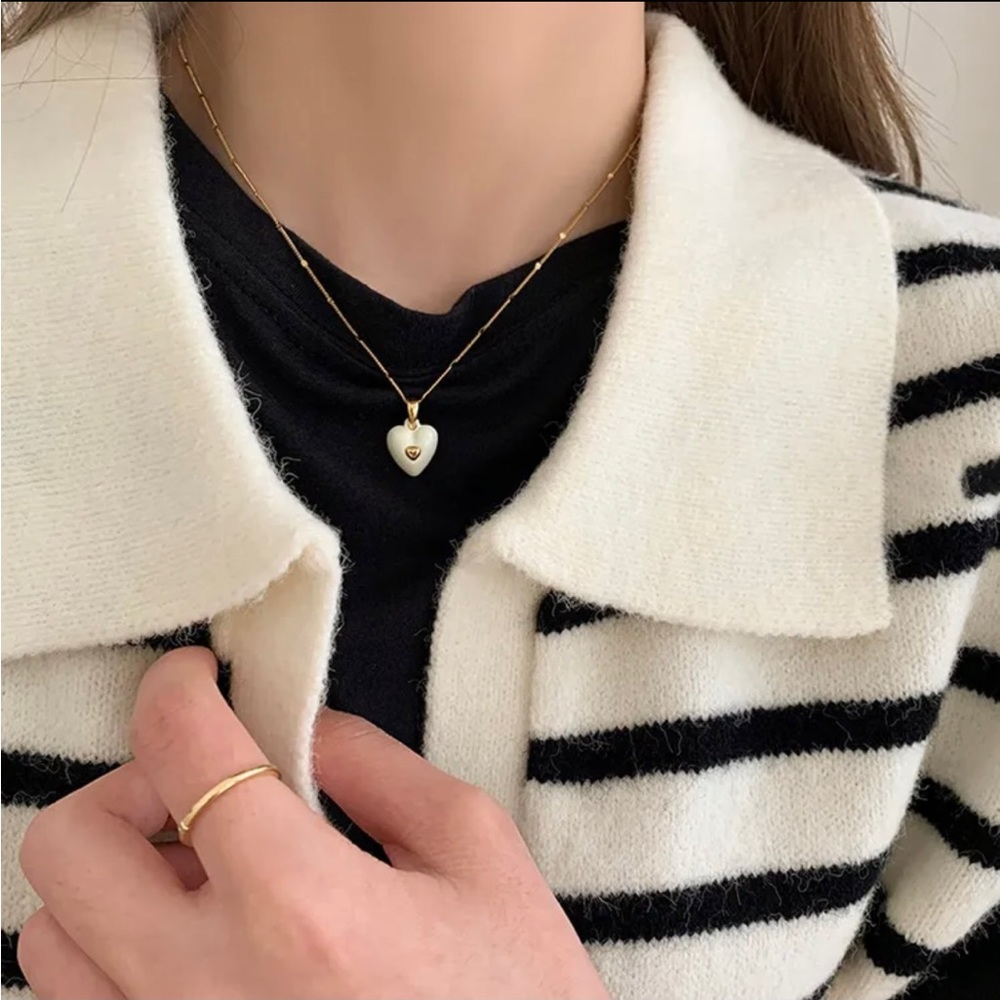 HEART SHAPED NECKLACE